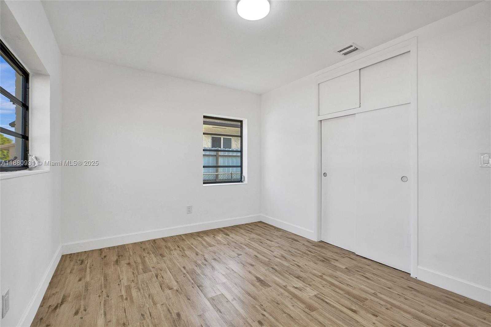 Small Image of 4631 EAST 8TH CT, Hialeah Number 22