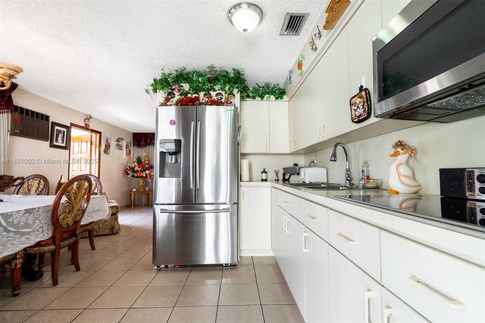 Small Image of 648 EAST 56TH ST, Hialeah Number 15