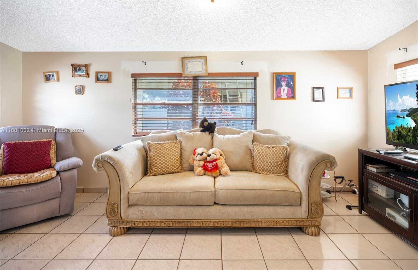 Small Image of 648 EAST 56TH ST, Hialeah Number 19