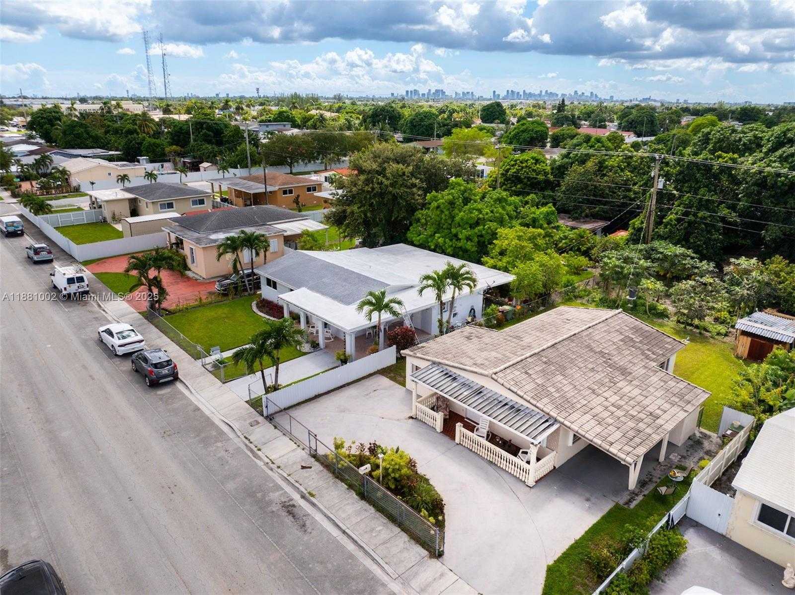 Small Image of 648 EAST 56TH ST, Hialeah Number 2