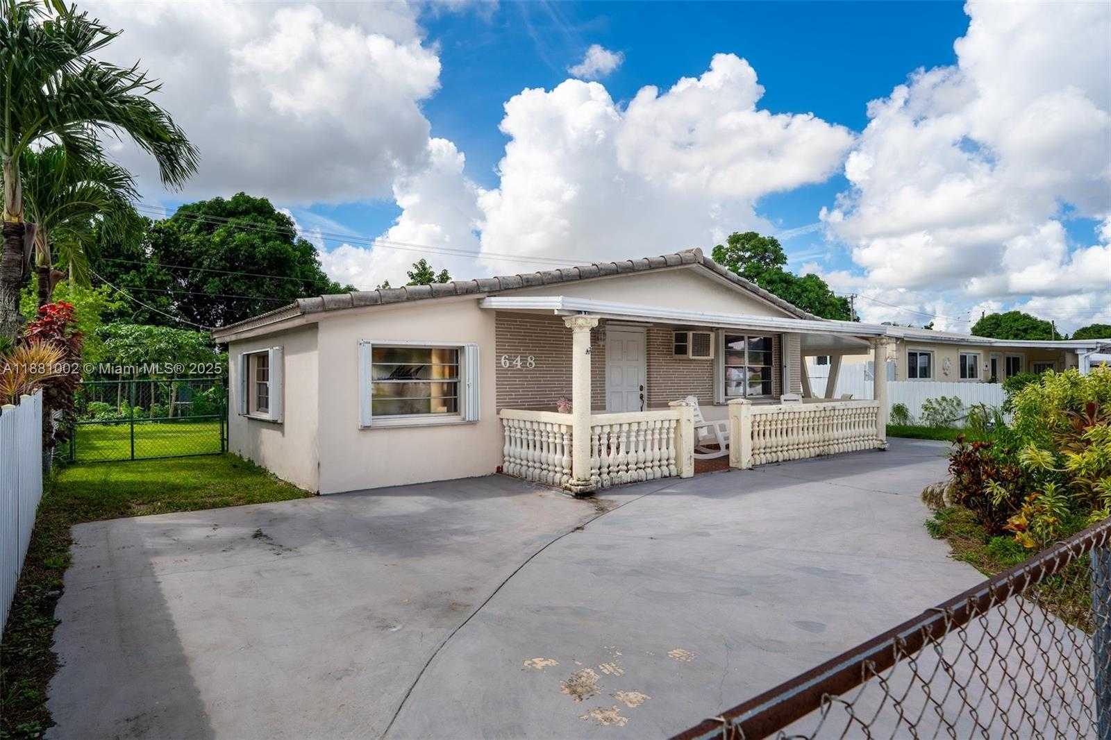 Small Image of 648 EAST 56TH ST, Hialeah Number 4