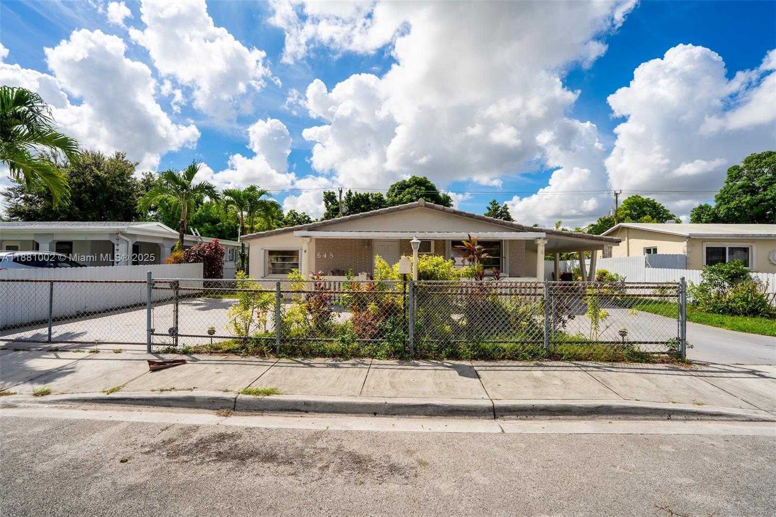 Small Image of 648 EAST 56TH ST, Hialeah Number 9