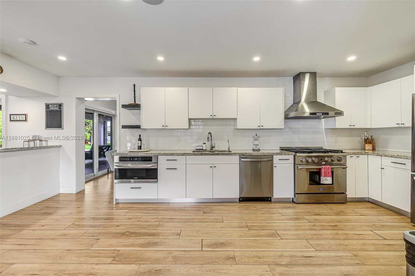Small Image of 11461 SOUTH WEST 93RD ST, Miami Number 11