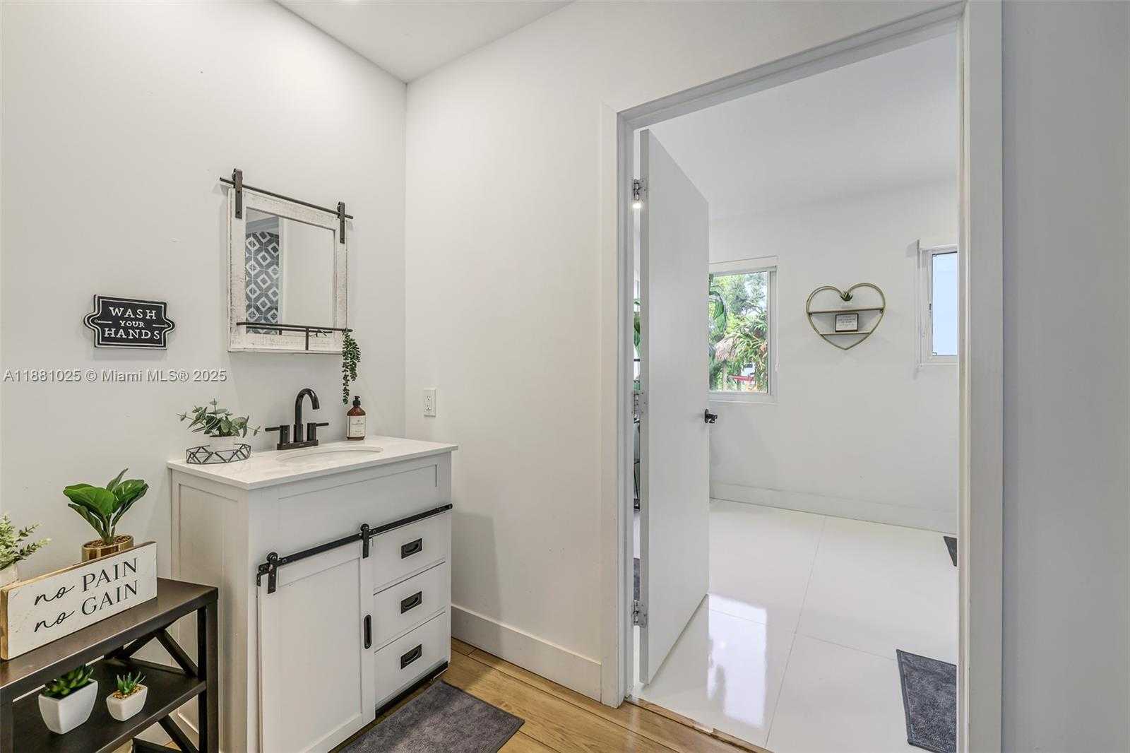 Small Image of 11461 SOUTH WEST 93RD ST, Miami Number 17