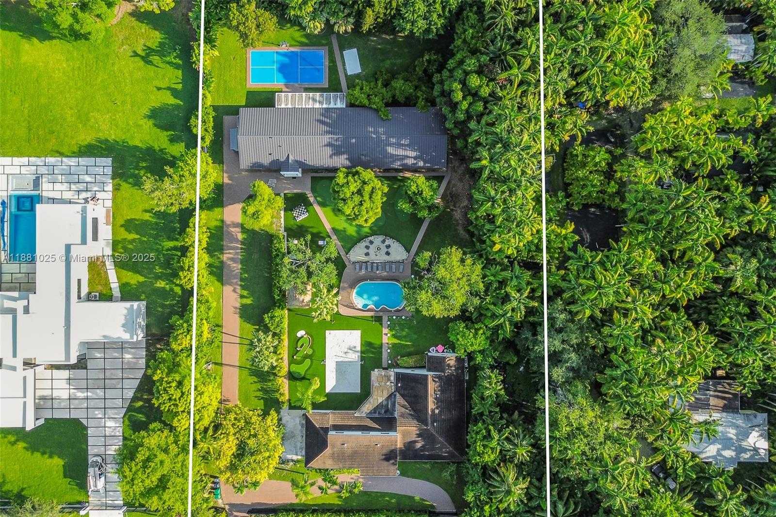 Small Image of 11461 SOUTH WEST 93RD ST, Miami Number 2