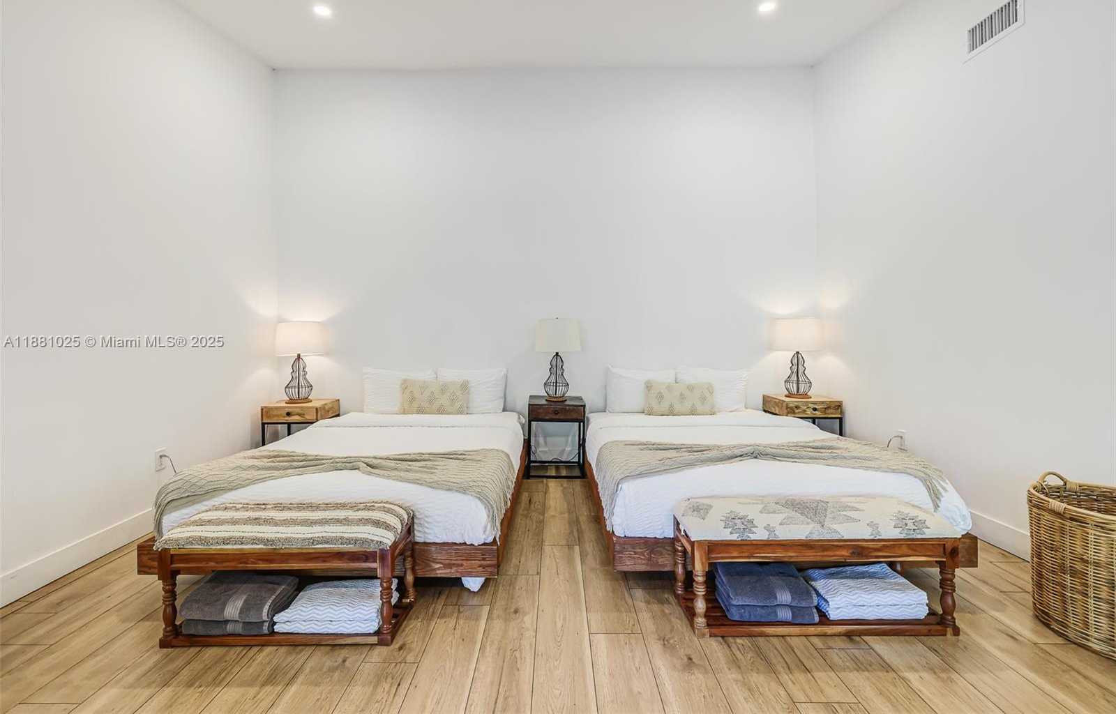Small Image of 11461 SOUTH WEST 93RD ST, Miami Number 21
