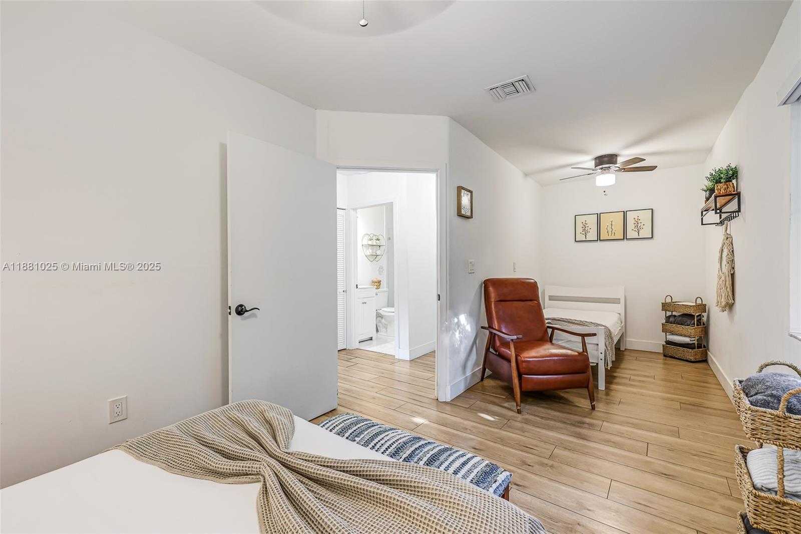 Small Image of 11461 SOUTH WEST 93RD ST, Miami Number 26