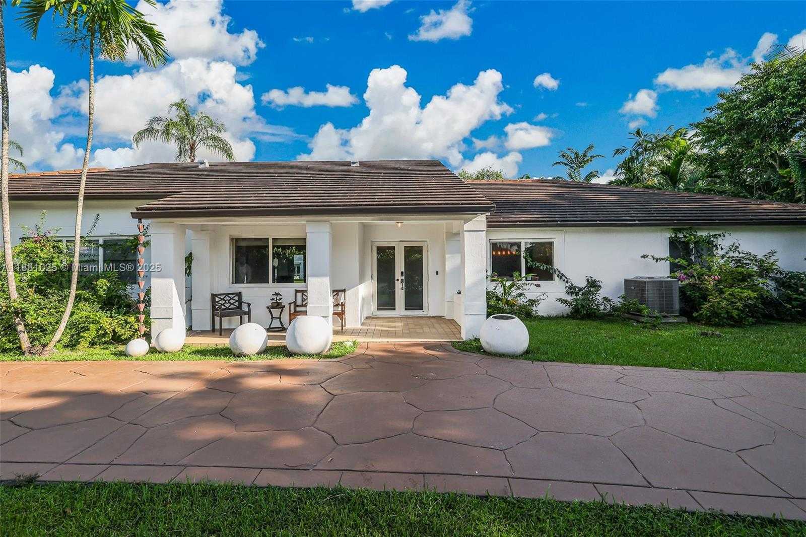 Small Image of 11461 SOUTH WEST 93RD ST, Miami Number 3