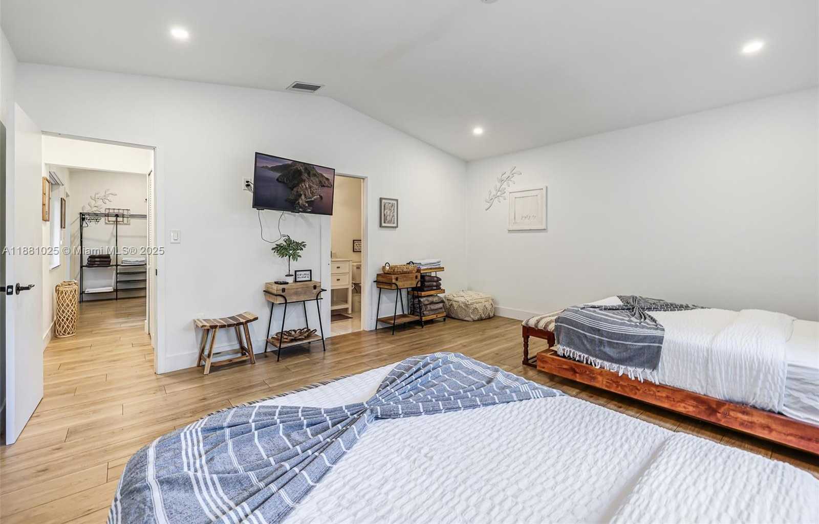 Small Image of 11461 SOUTH WEST 93RD ST, Miami Number 30