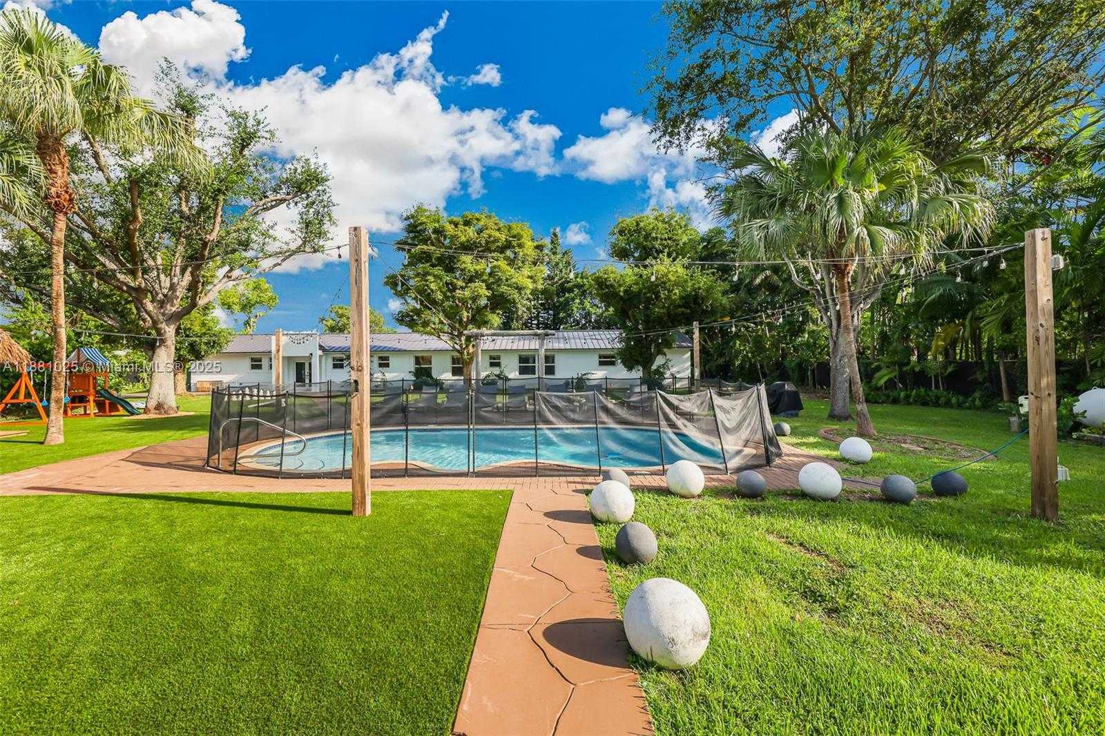 Small Image of 11461 SOUTH WEST 93RD ST, Miami Number 35