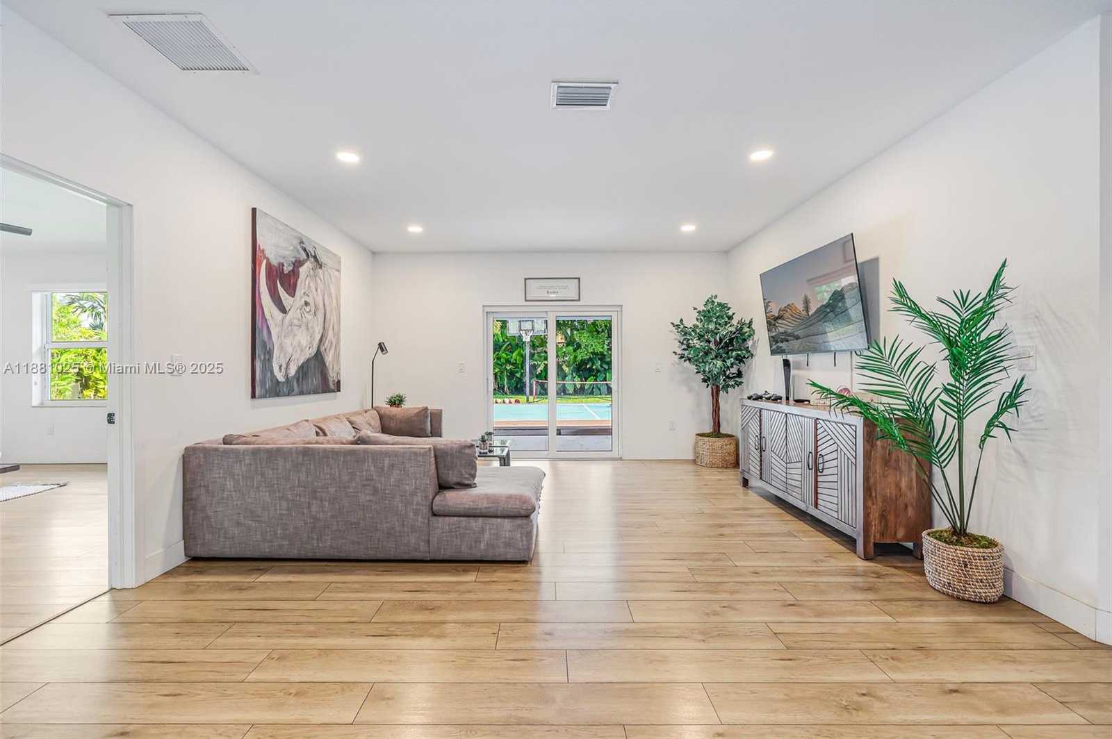 Small Image of 11461 SOUTH WEST 93RD ST, Miami Number 44