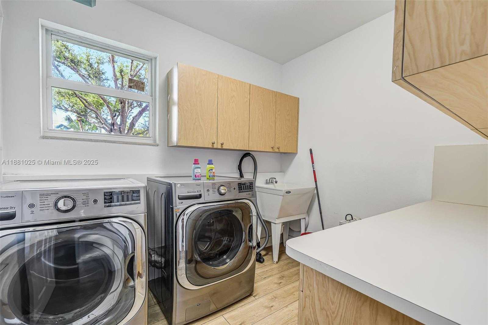 Small Image of 11461 SOUTH WEST 93RD ST, Miami Number 49
