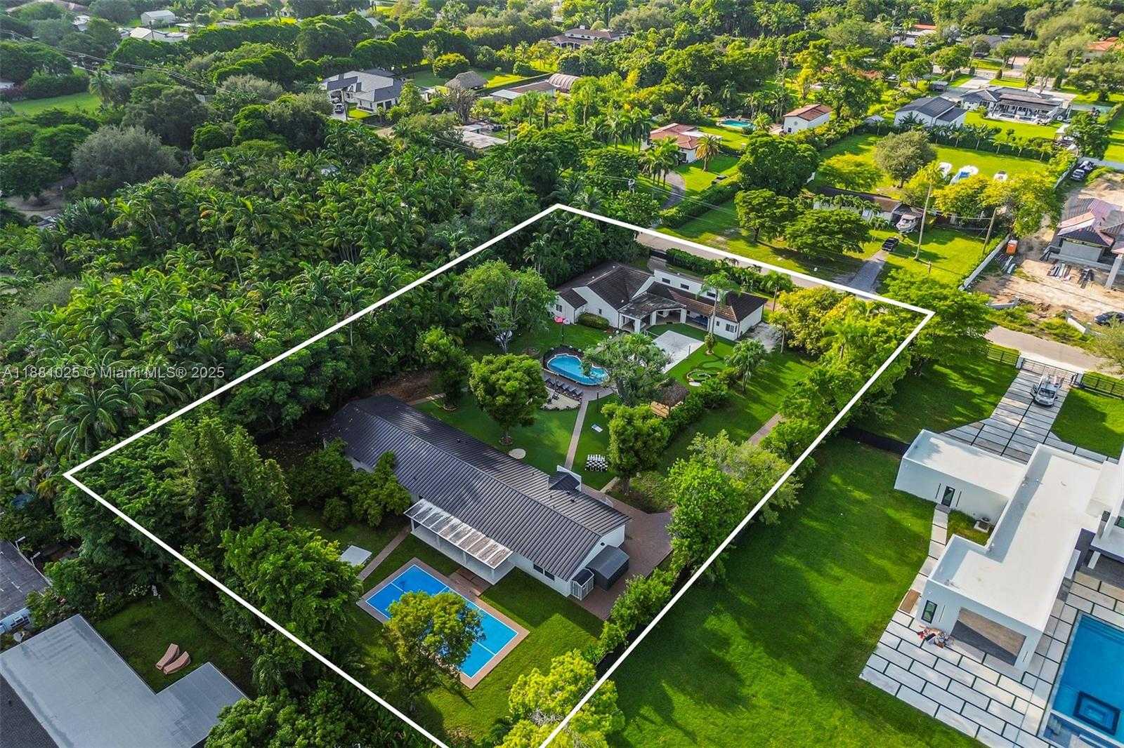 Small Image of 11461 SOUTH WEST 93RD ST, Miami Number 59