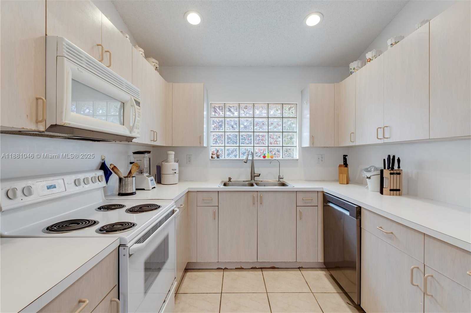 Small Image of 15351 SOUTH WEST 36TH ST, Miami Number 13