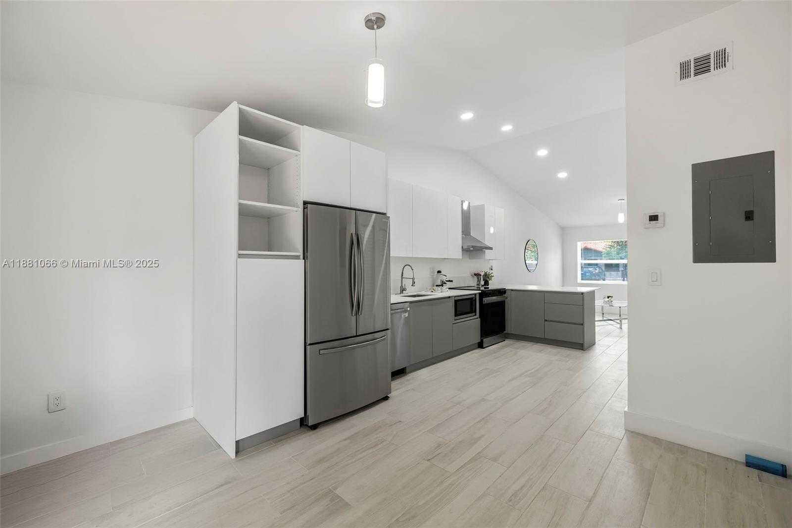 Small Image of 6020 WEST 22ND LANE, Hialeah Number 7