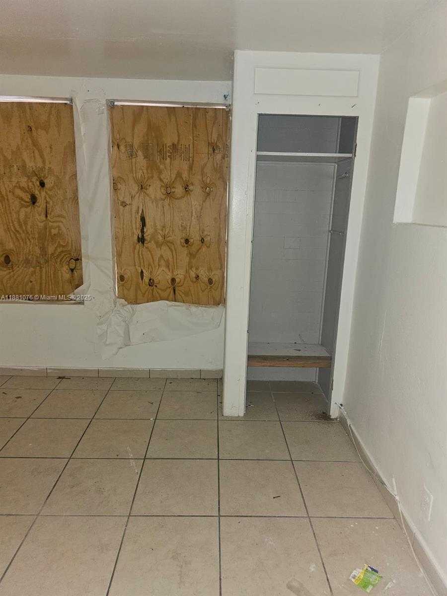 Small Image of Miramar Number 10