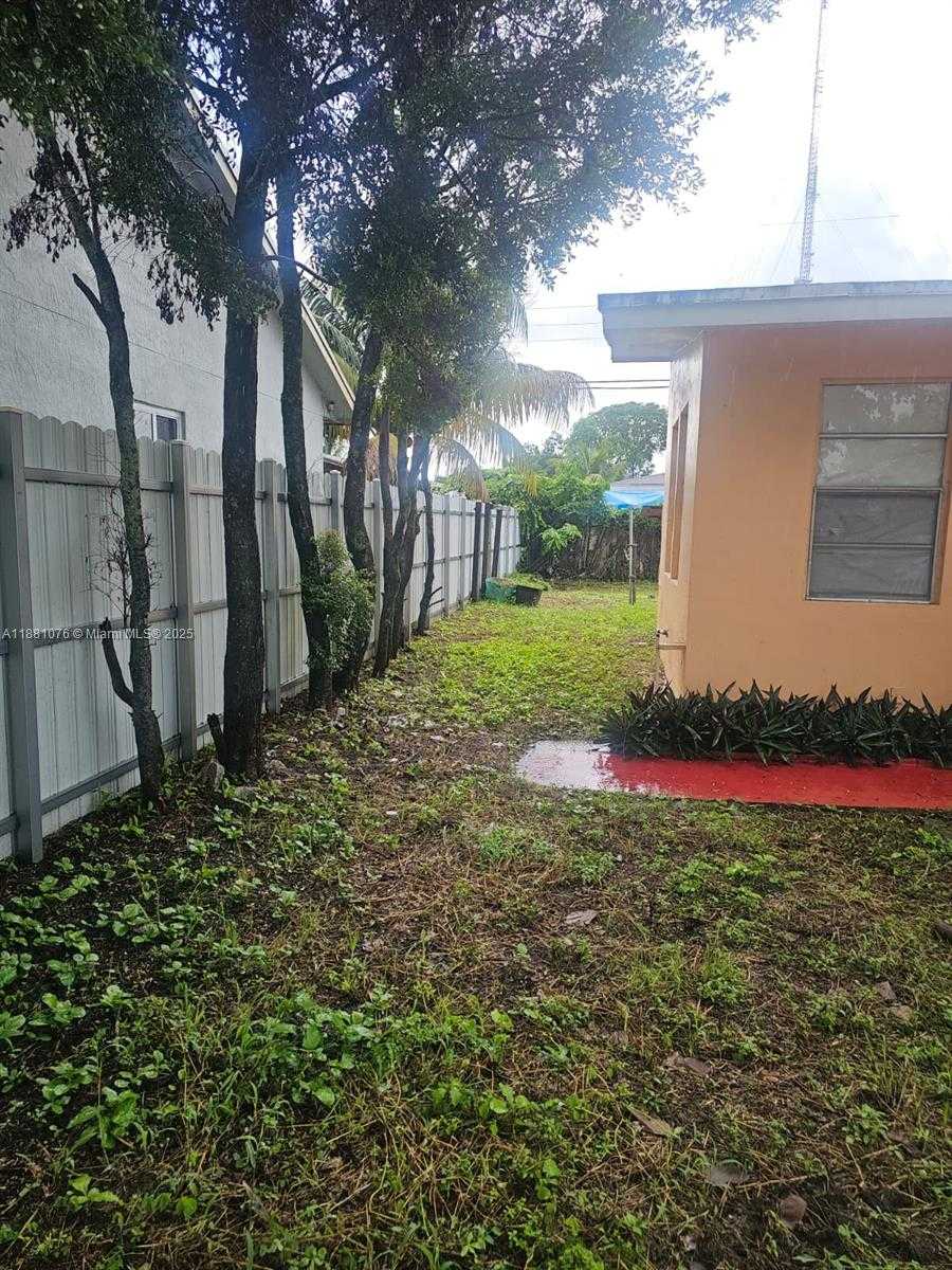 Small Image of Miramar Number 4