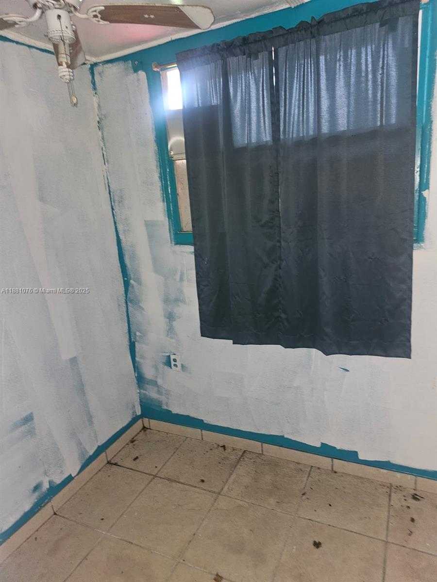 Small Image of Miramar Number 9