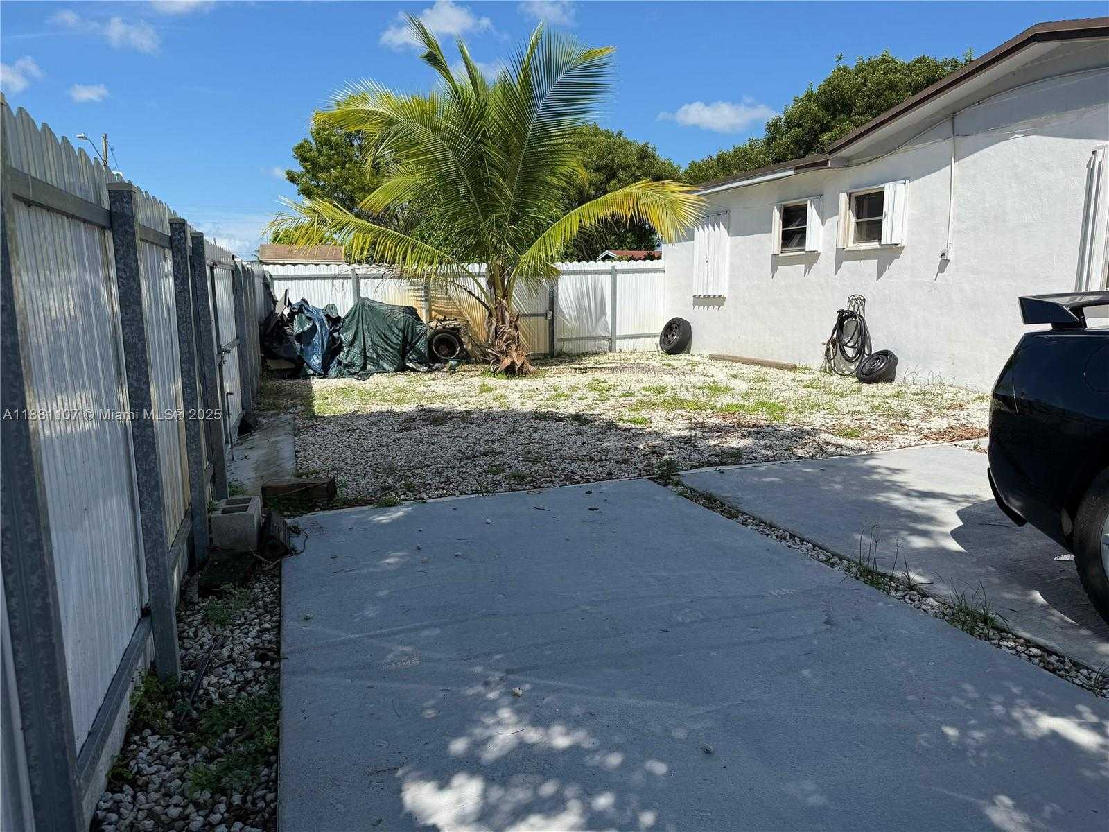 Small Image of Miami Gardens Number 36