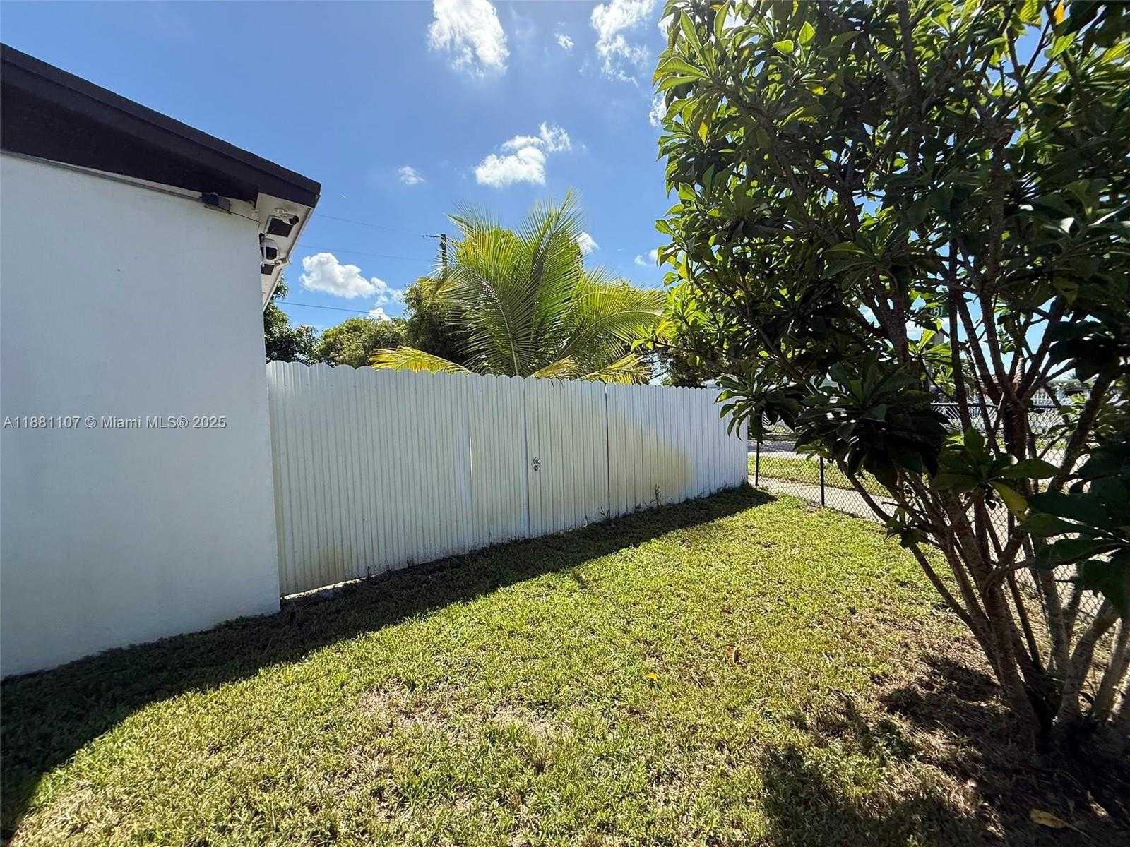 Small Image of Miami Gardens Number 40