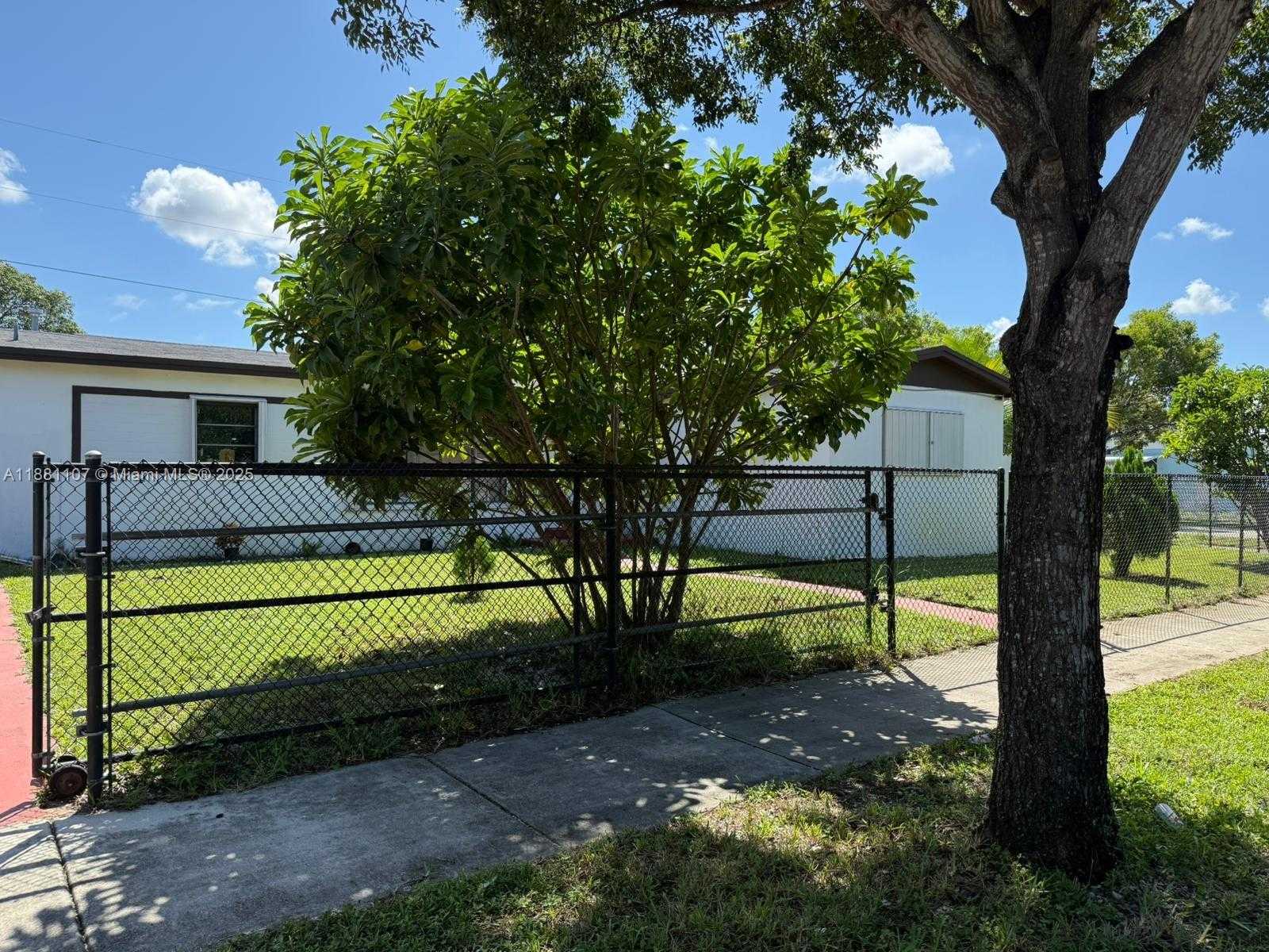 Small Image of Miami Gardens Number 41