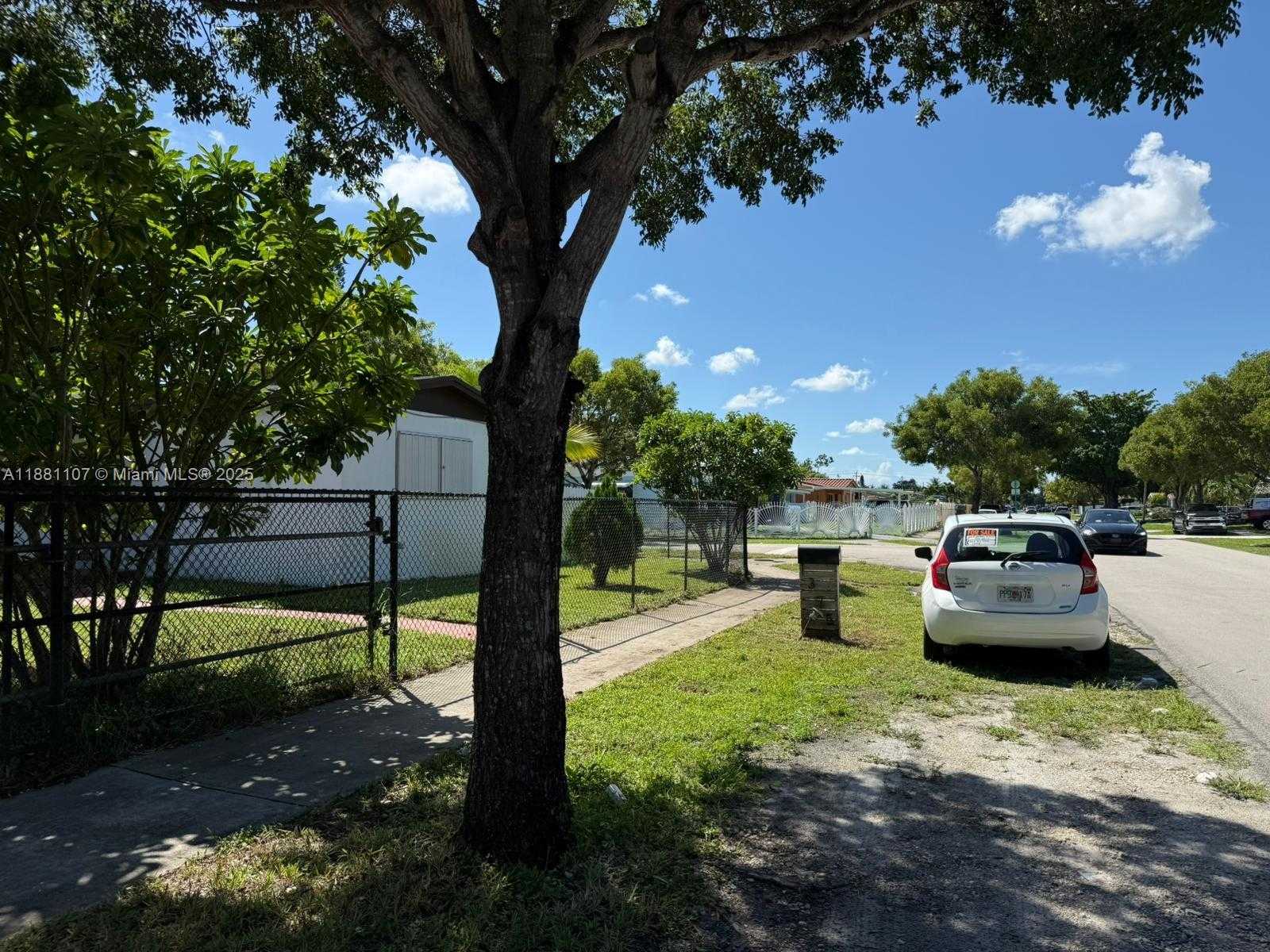 Small Image of Miami Gardens Number 42