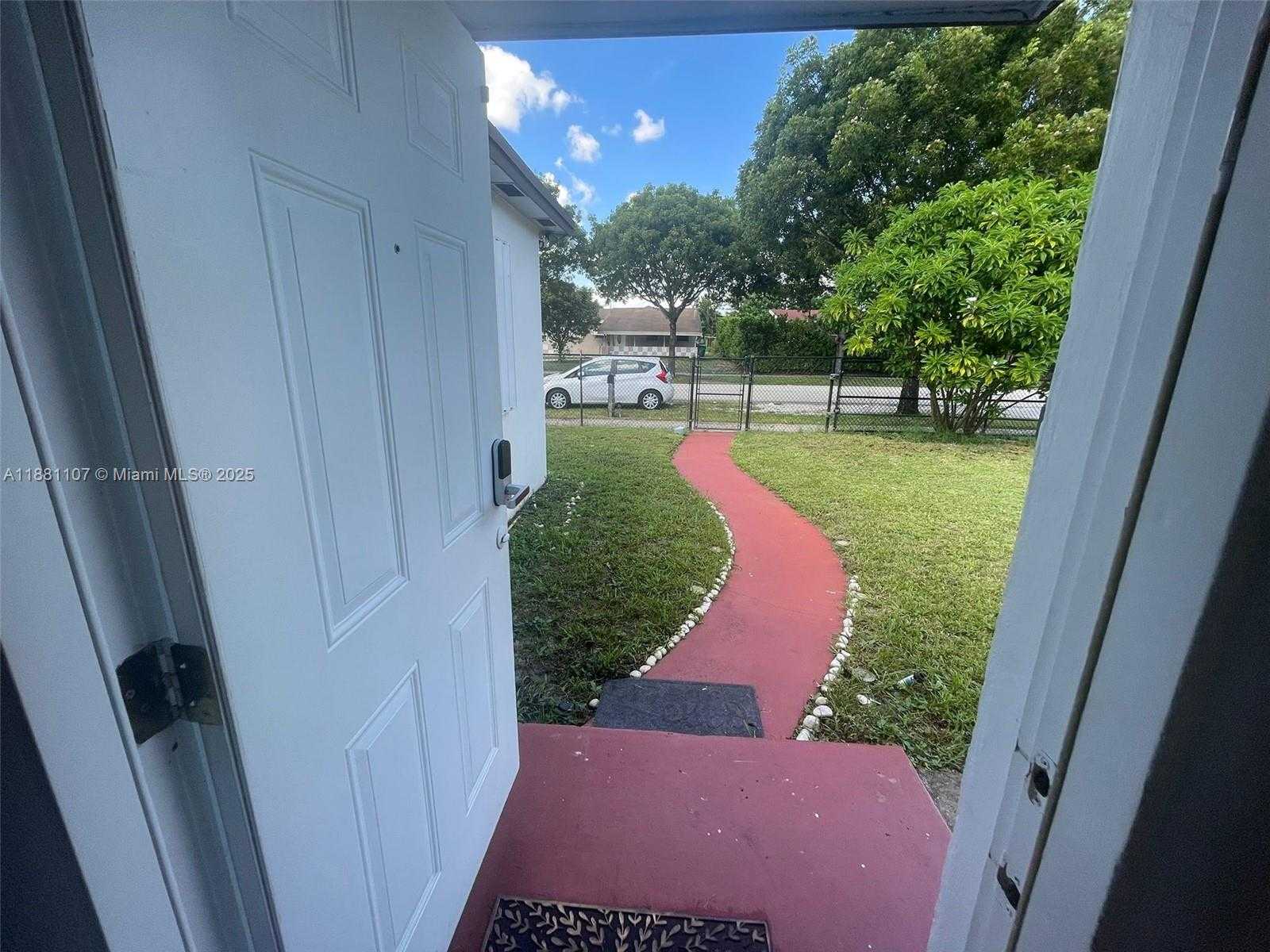 Small Image of Miami Gardens Number 5