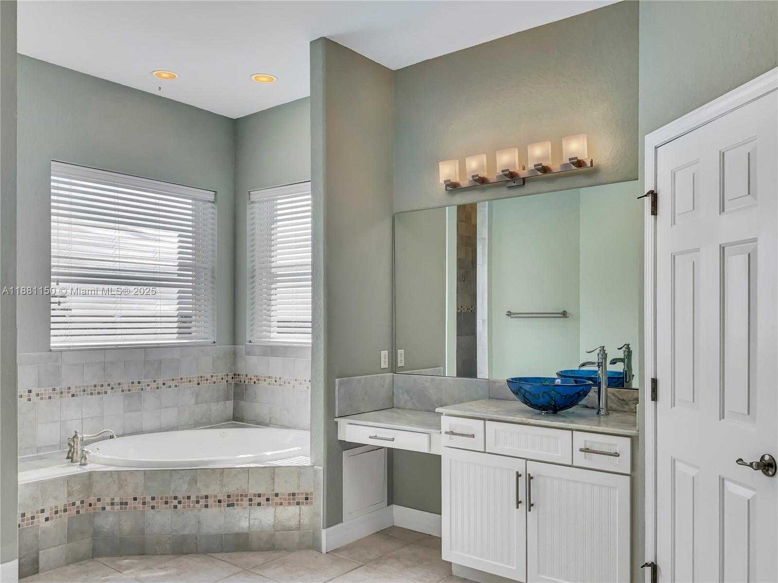 Small Image of 1340 APOLLO BEACH BLVD S, Other City - In The State Of Florida Number 26
