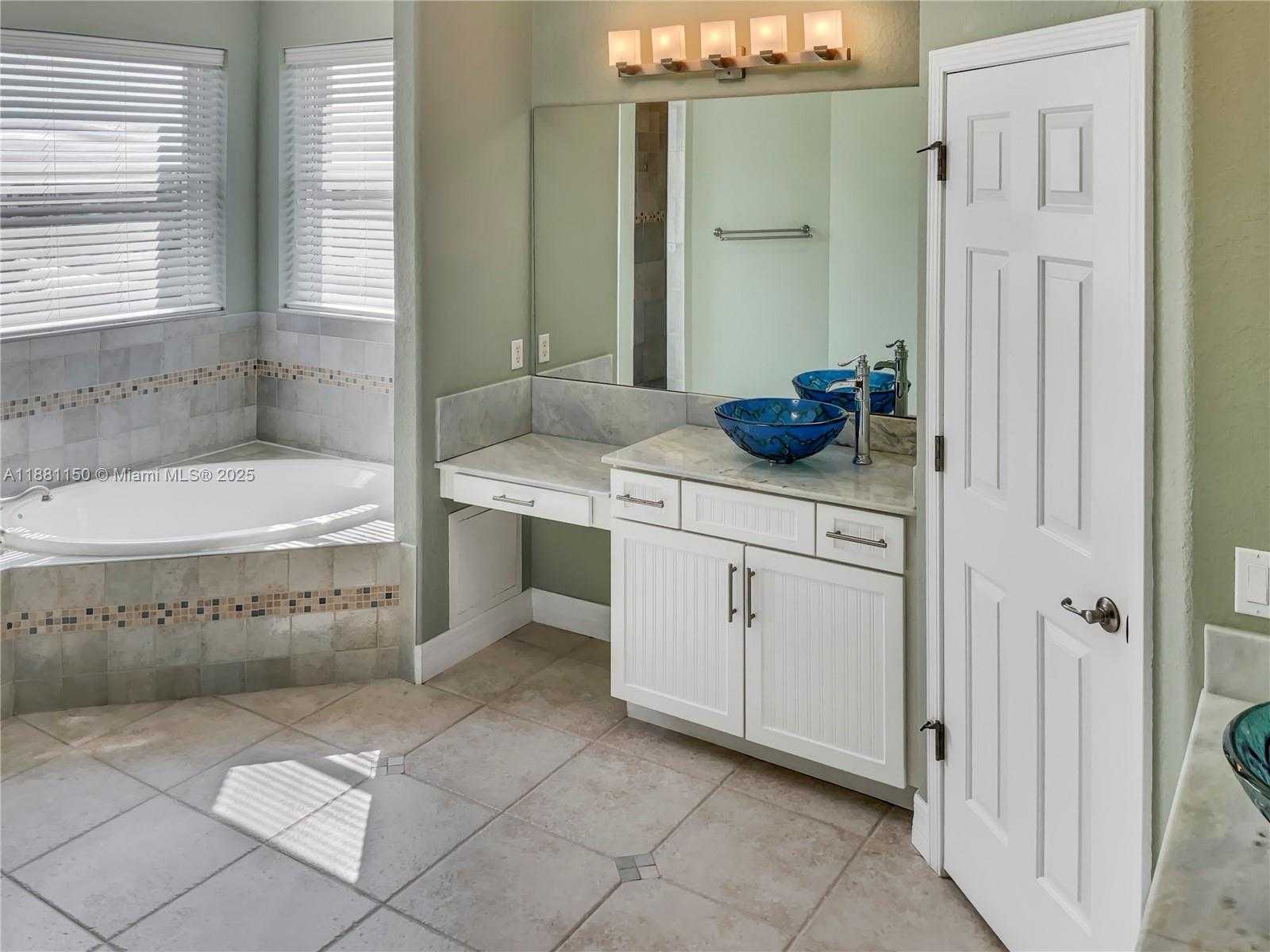 Small Image of 1340 APOLLO BEACH BLVD S, Other City - In The State Of Florida Number 27