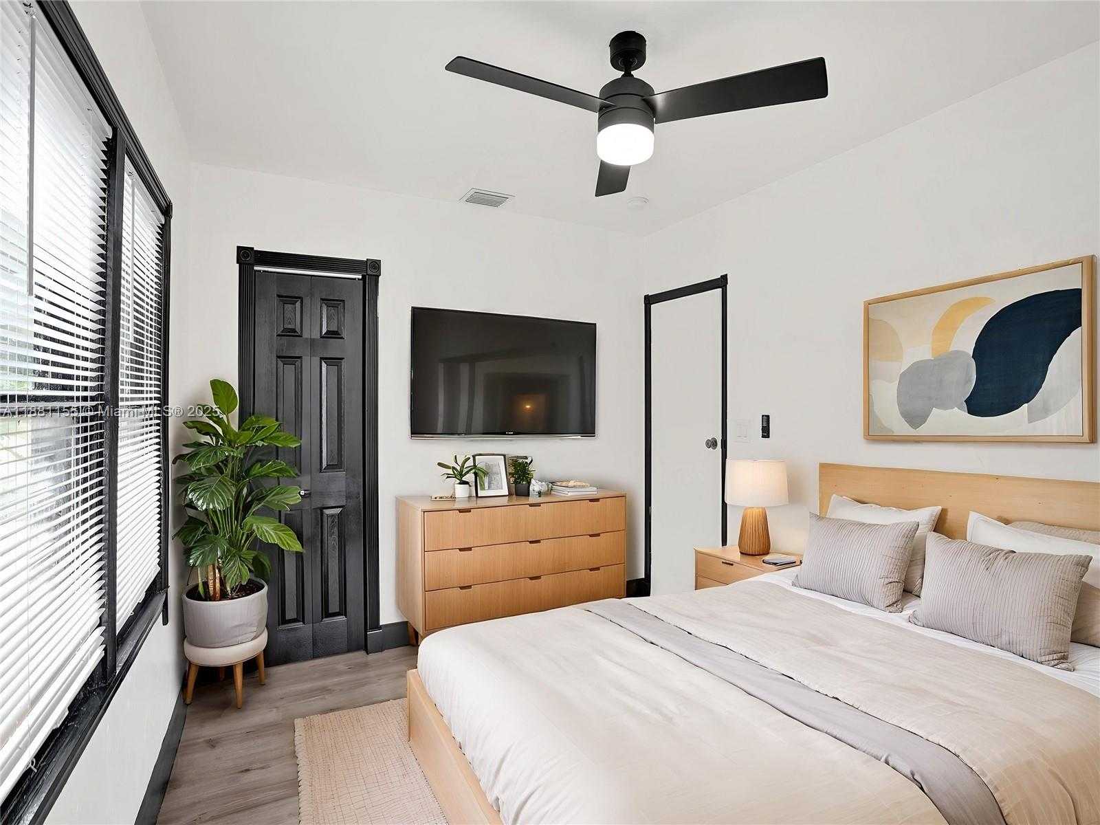 Small Image of 1409 SOUTH WEST 1ST STREET, Fort Lauderdale Number 15