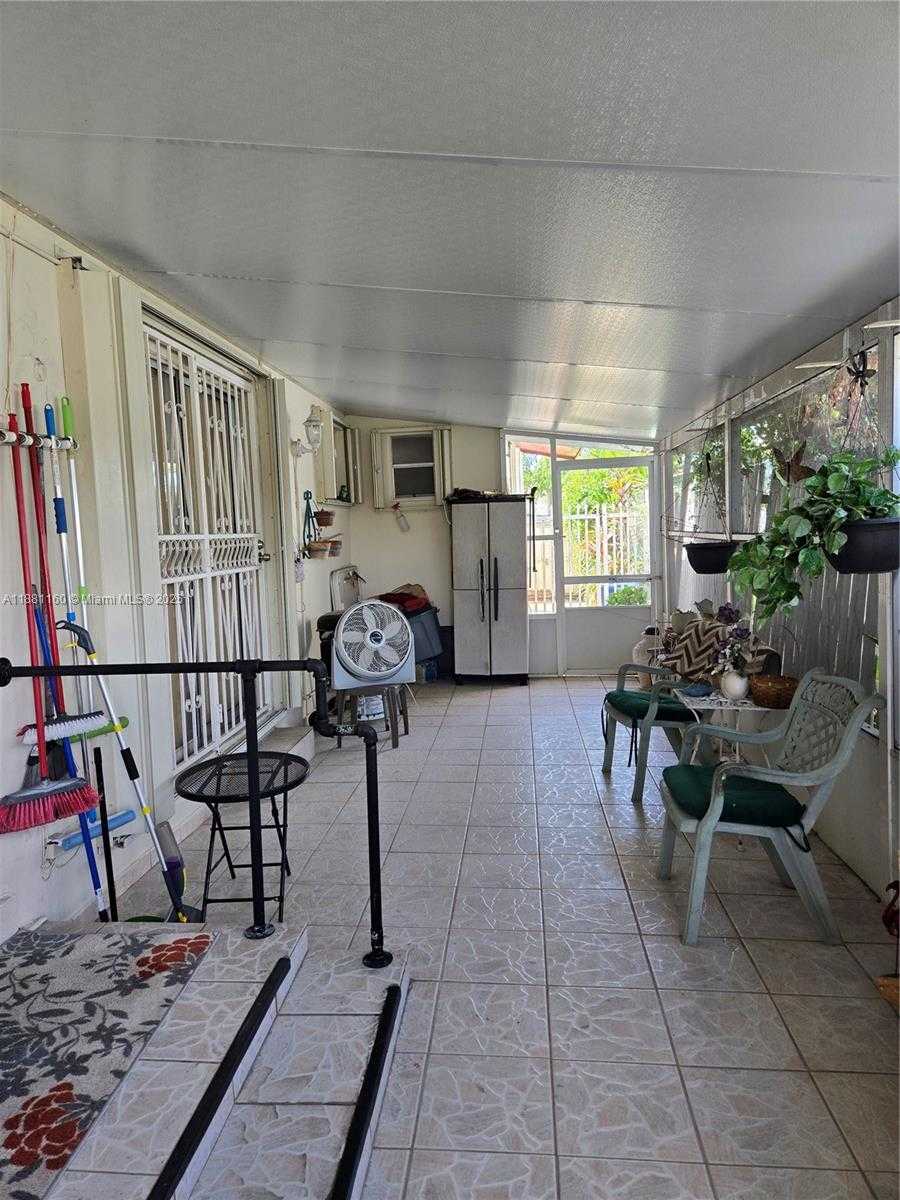 Small Image of 990 EAST 2ND ST, Hialeah Number 15