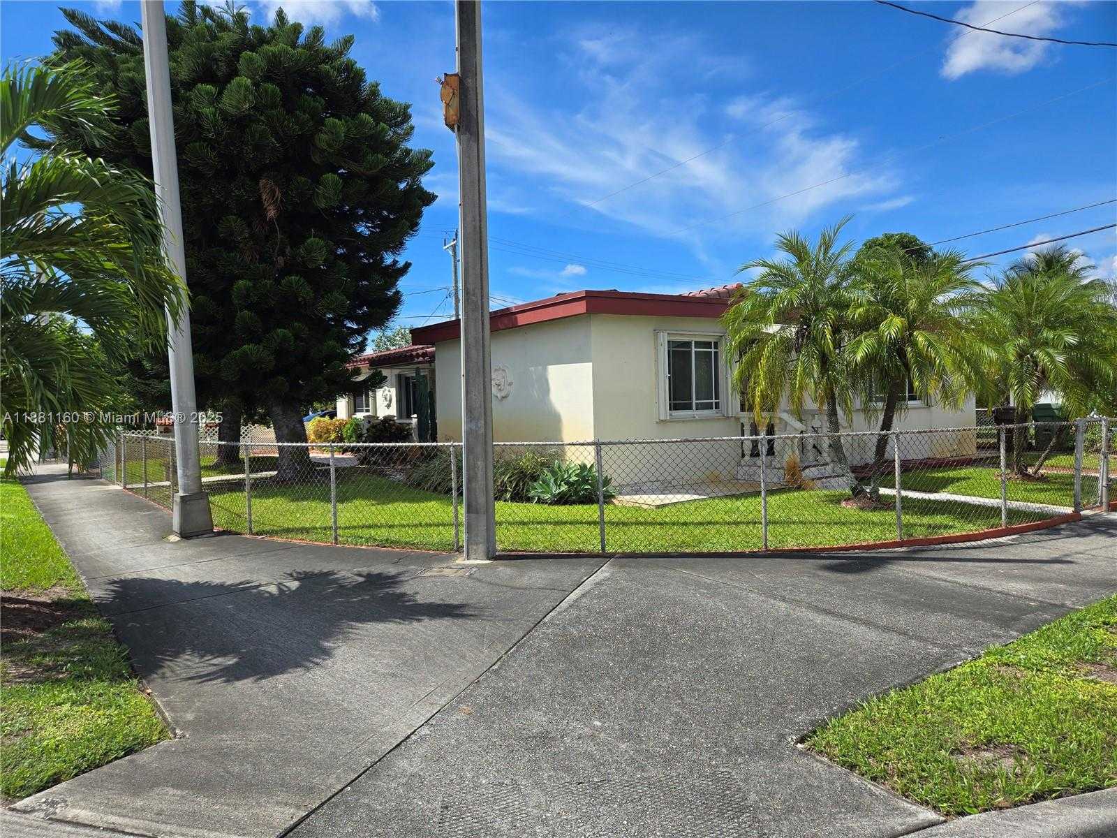 Small Image of 990 EAST 2ND ST, Hialeah Number 18