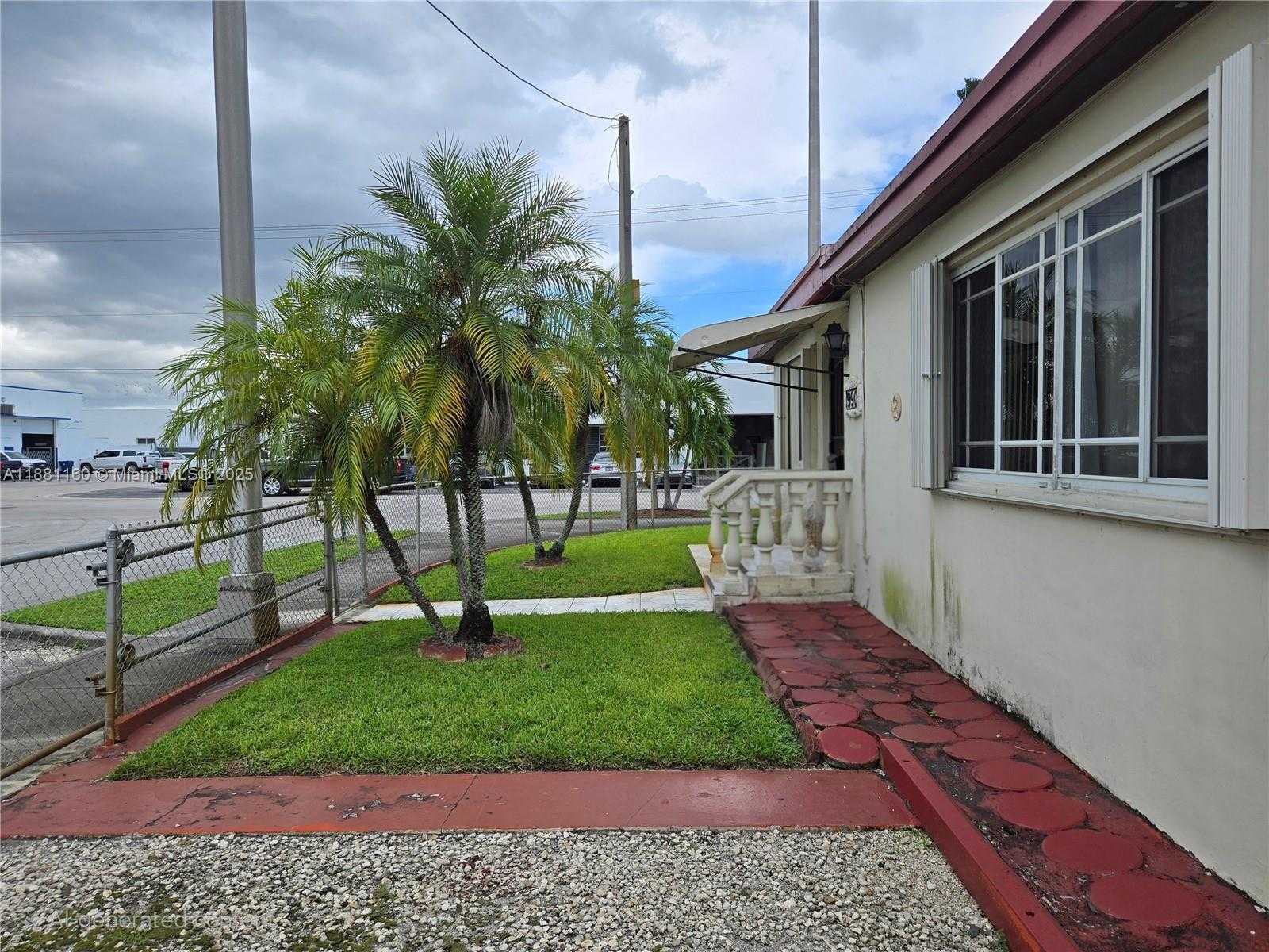 Small Image of 990 EAST 2ND ST, Hialeah Number 19