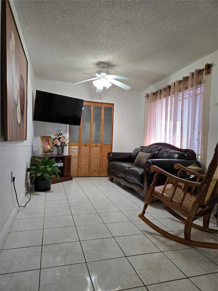 Small Image of 990 EAST 2ND ST, Hialeah Number 4