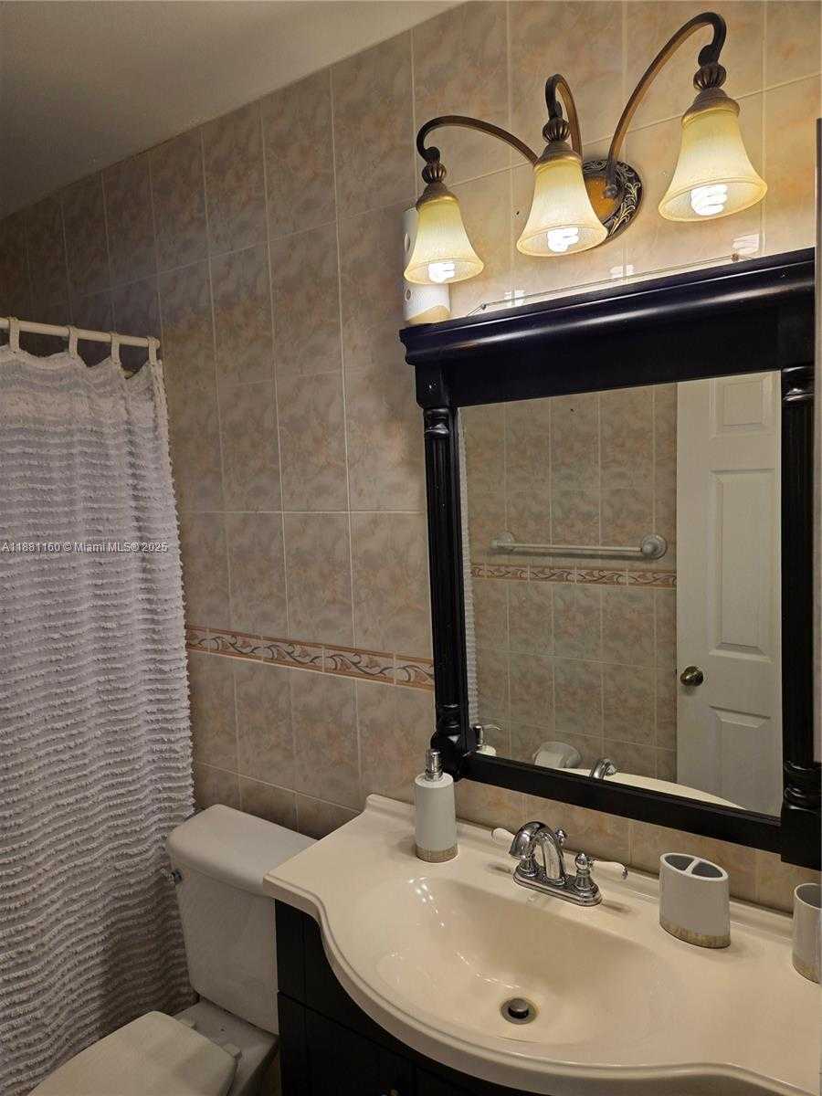 Small Image of 990 EAST 2ND ST, Hialeah Number 9