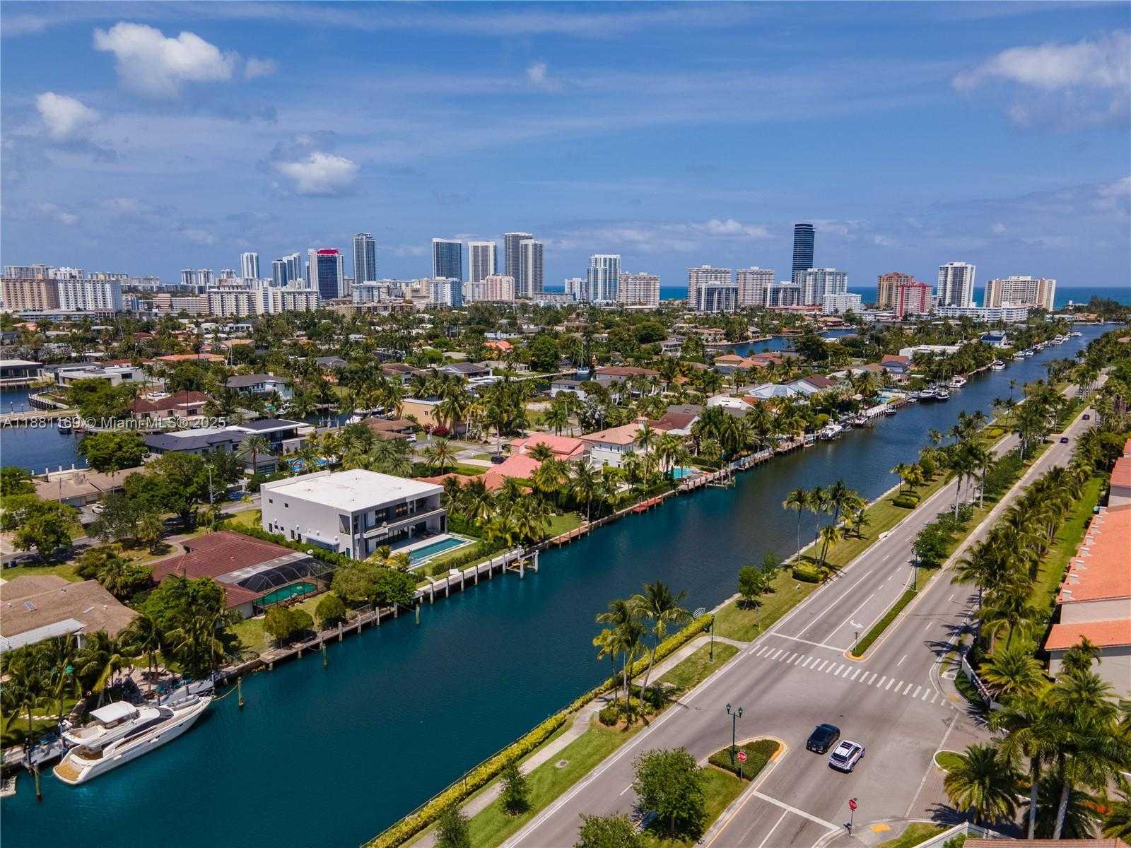 Small Image of 496 HOLIDAY DR, Hallandale Beach Number 12