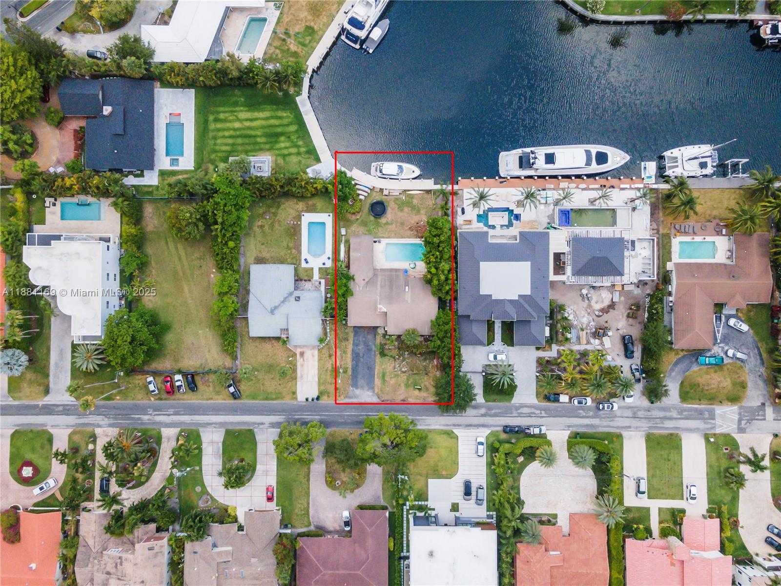 Small Image of 496 HOLIDAY DR, Hallandale Beach Number 3
