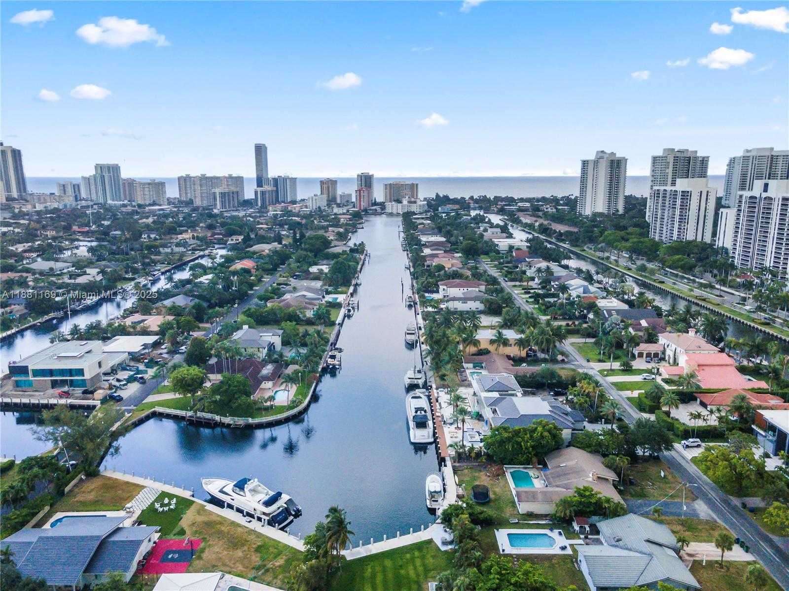 Small Image of 496 HOLIDAY DR, Hallandale Beach Number 4