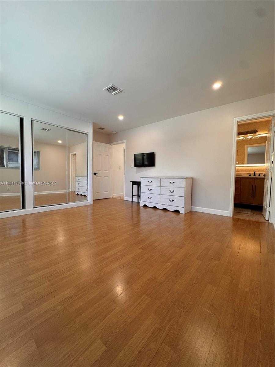 Small Image of 1406 POLK ST, Hollywood Number 21