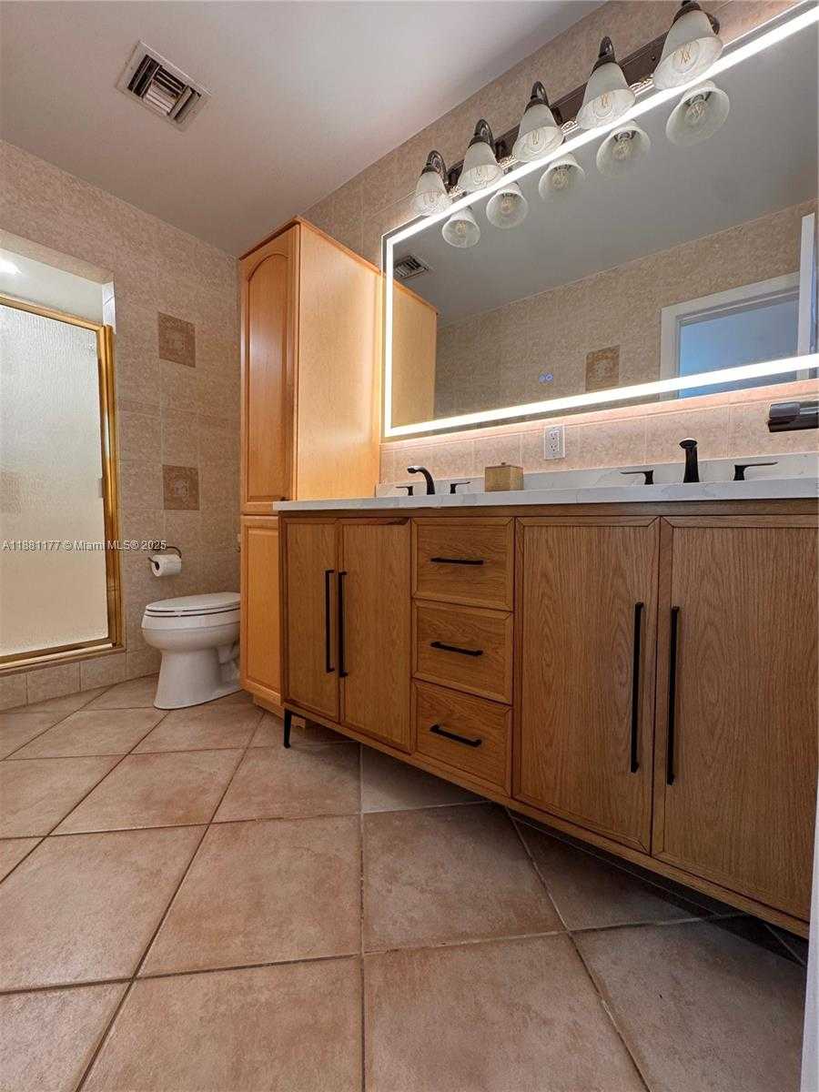 Small Image of 1406 POLK ST, Hollywood Number 24