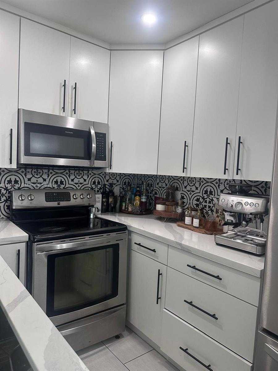 Small Image of Hialeah Number 10