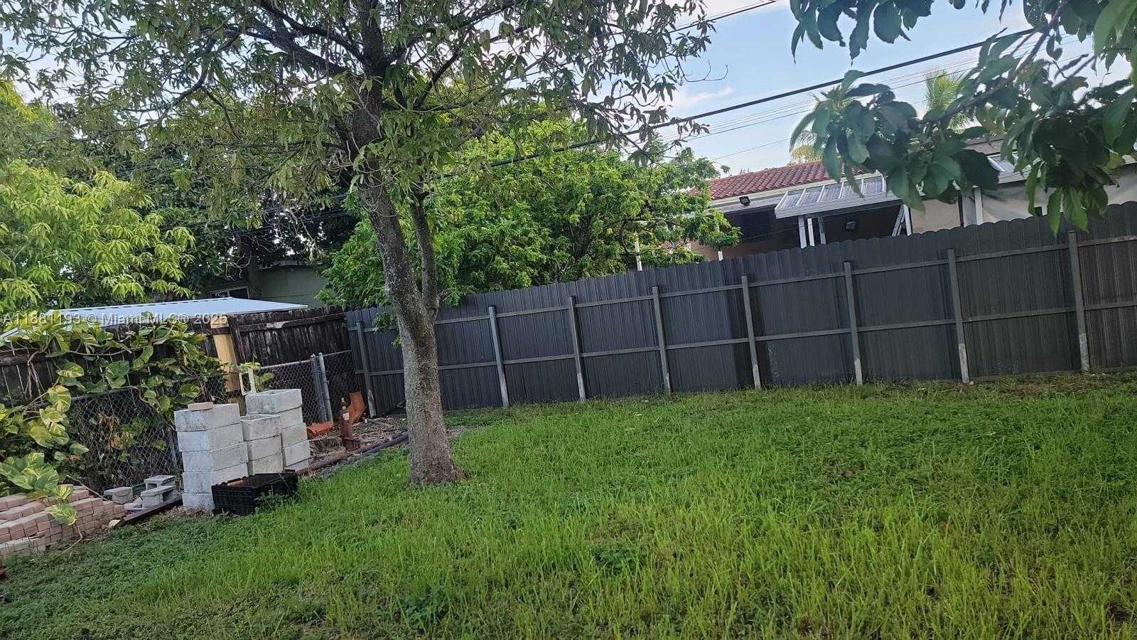 Small Image of Hialeah Number 3