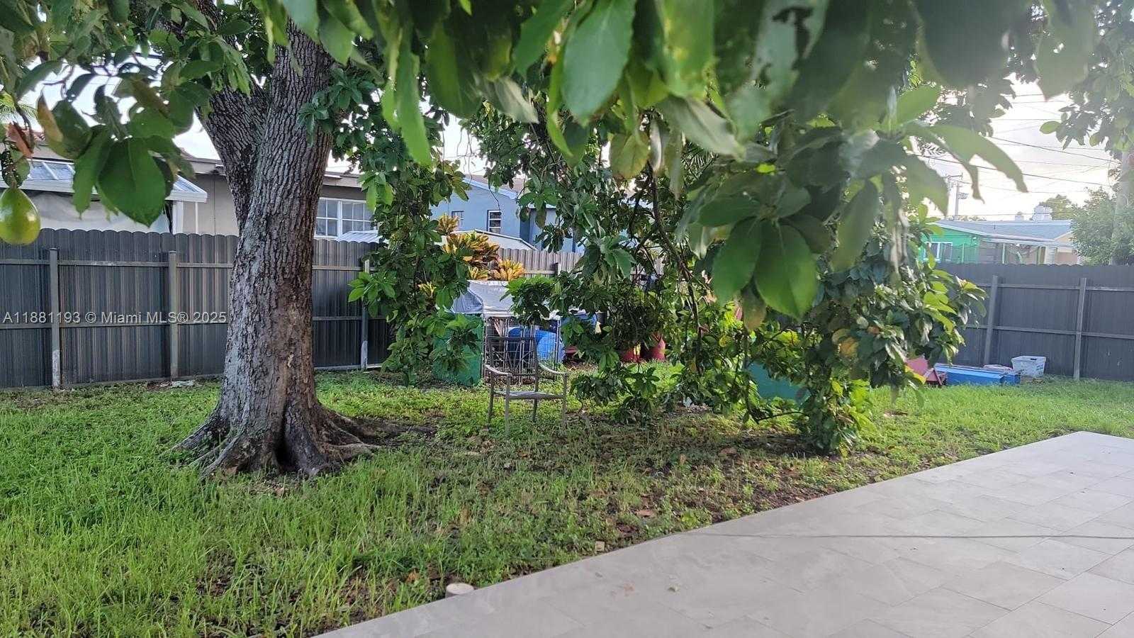 Small Image of Hialeah Number 4