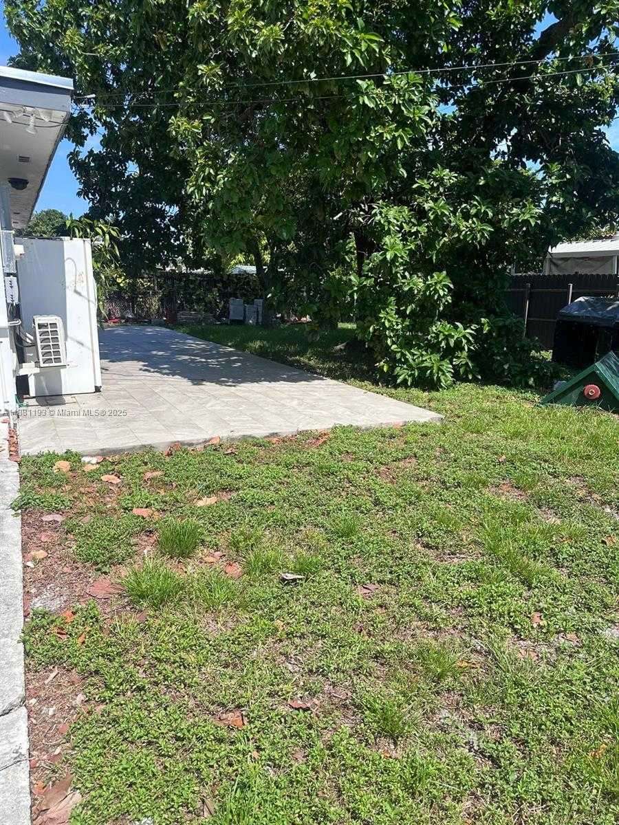 Small Image of Hialeah Number 8
