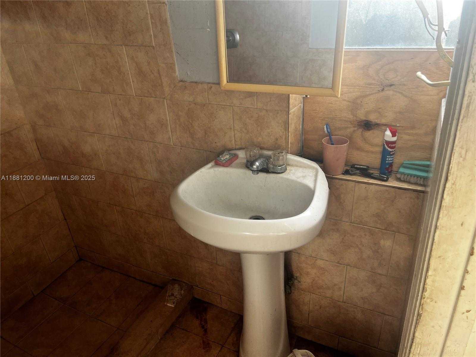 Small Image of 1132 NORTH WEST 118TH ST, Miami Number 37