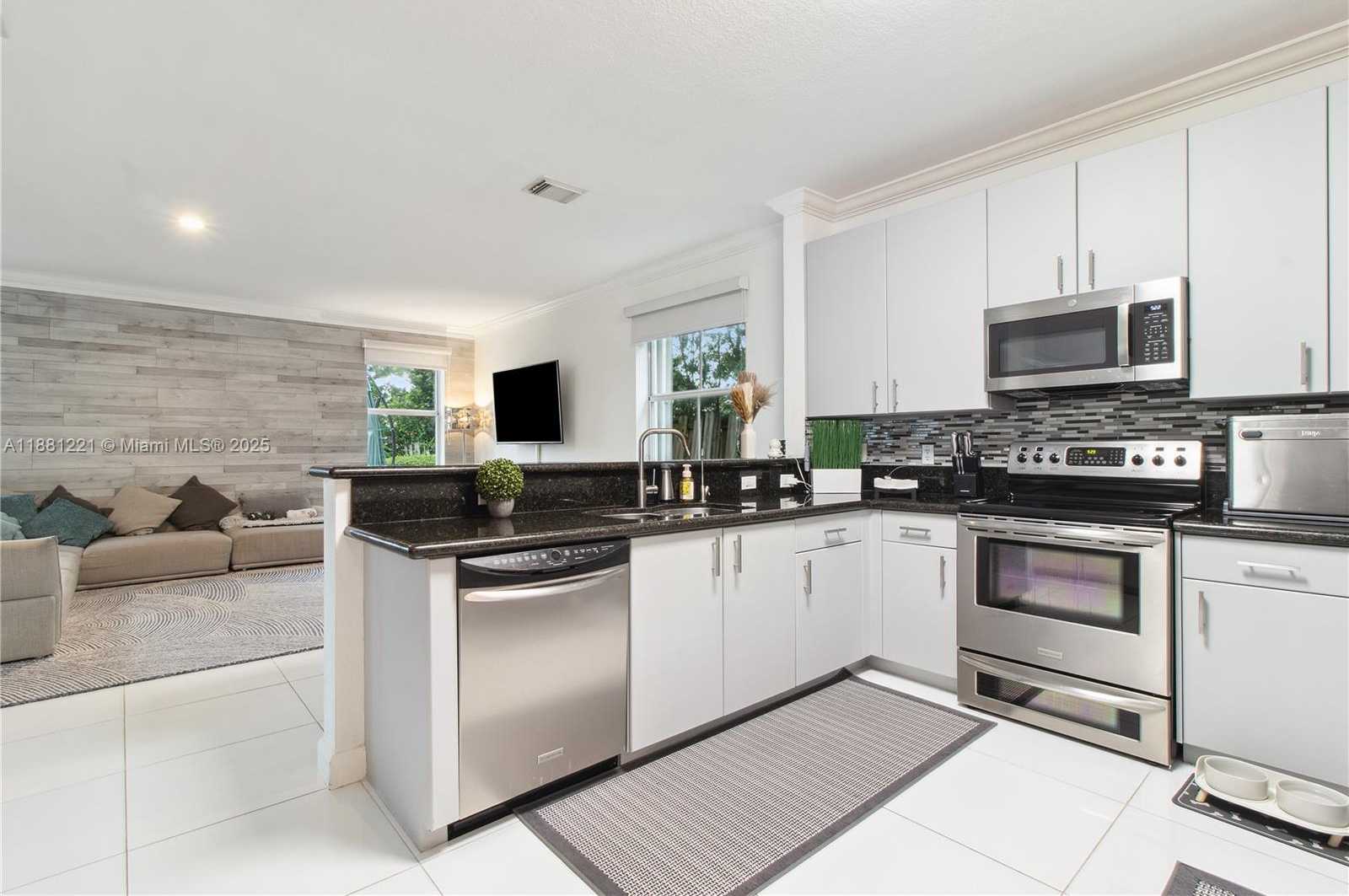 Small Image of 11257 NORTH WEST 78TH ST, Doral Number 14