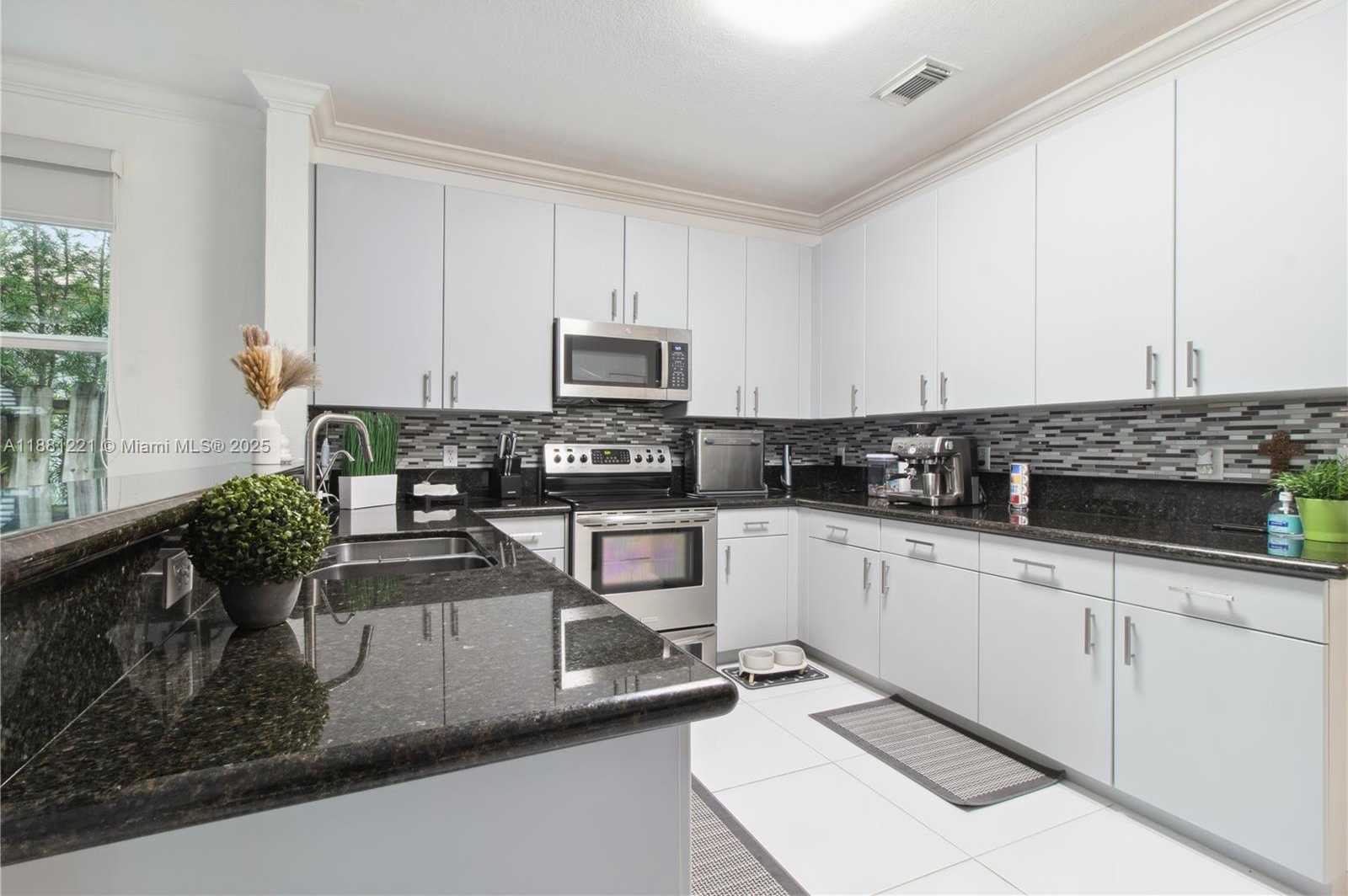 Small Image of 11257 NORTH WEST 78TH ST, Doral Number 15