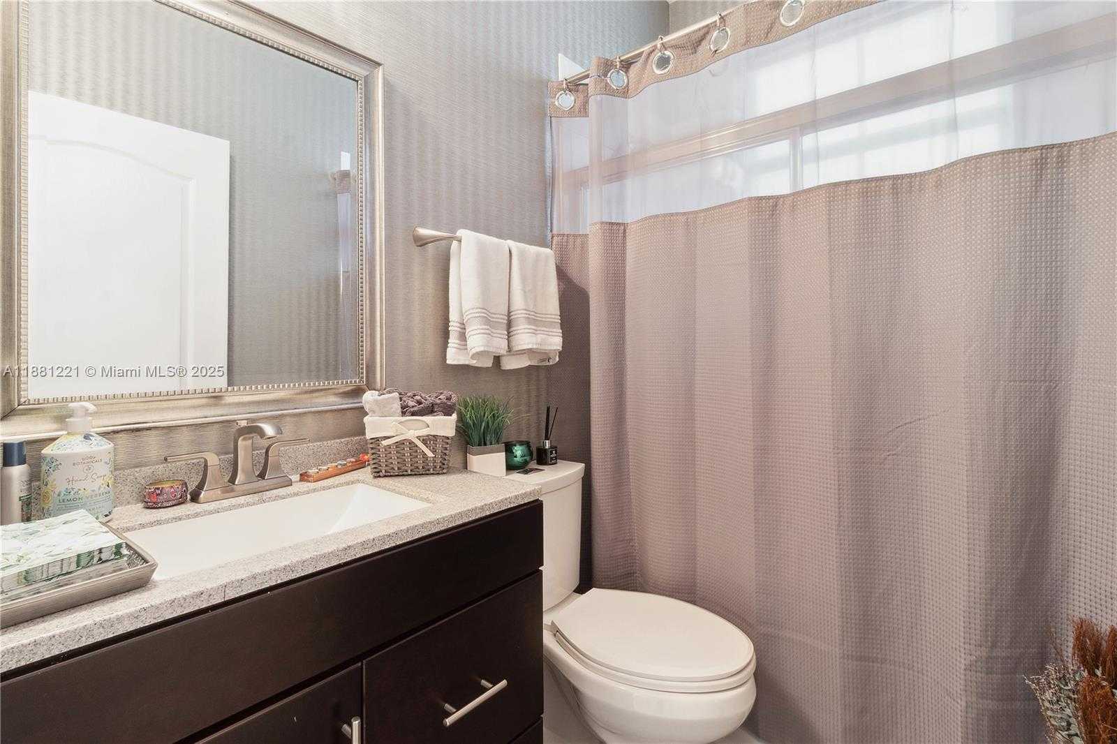 Small Image of 11257 NORTH WEST 78TH ST, Doral Number 21