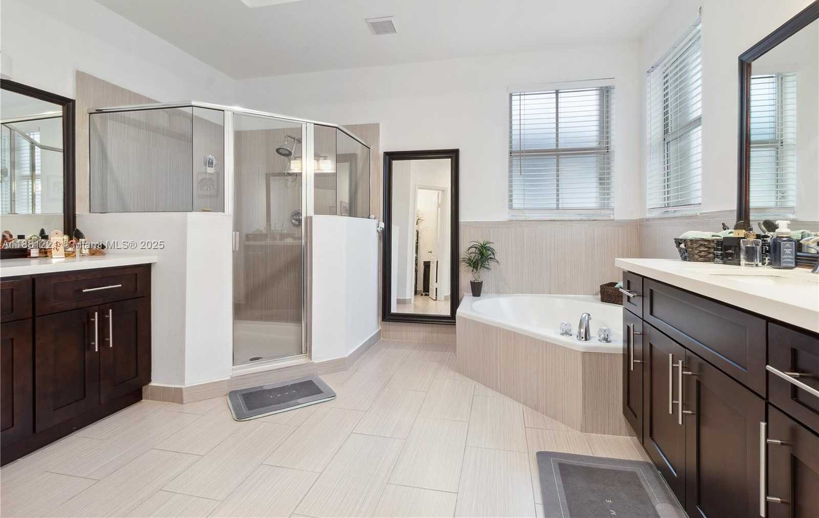 Small Image of 11257 NORTH WEST 78TH ST, Doral Number 35