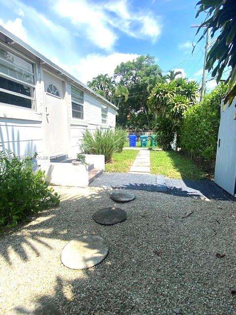 Small Image of 2952 VIRGINIA ST, Miami Number 5